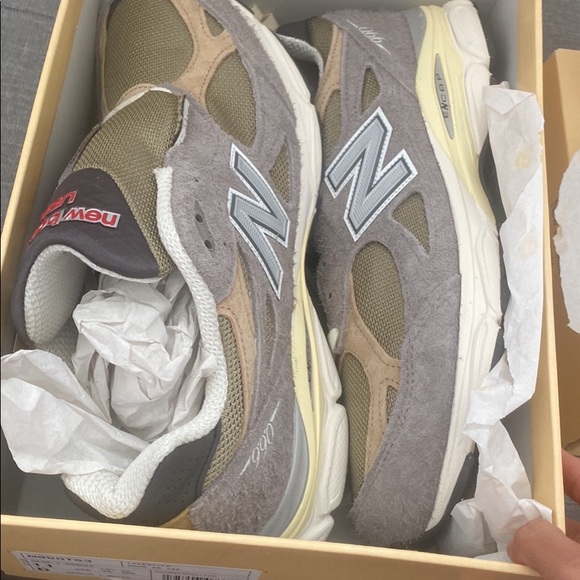 New Balance Shoes - Picture 3 of 9